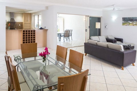 The Lakes Cairns Resort - Kempsey Accommodation 5