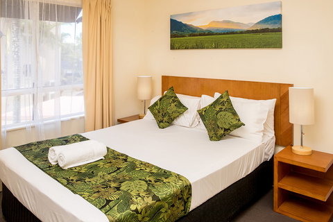 The Lakes Cairns Resort - Kempsey Accommodation 9