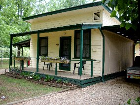 Pioneer Garden Cottages - Kempsey Accommodation 0