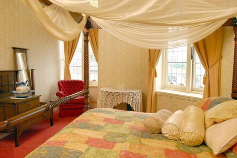 Mickey Bourkes Koroit Hotel - Kempsey Accommodation 1