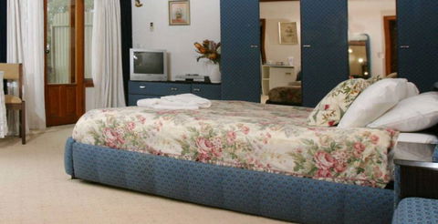 Chalet Swisse Spa Retreat - Kempsey Accommodation 1