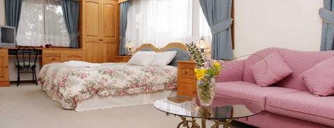 Chalet Swisse Spa Retreat - Kempsey Accommodation 5