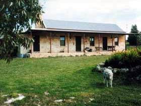 Mt Dutton Bay Woolshed Heritage Cottage - Kempsey Accommodation 0