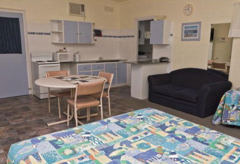 Modra's Apartments Tumby Bay - Kempsey Accommodation 5
