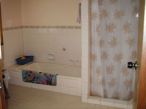 The Folly Holiday Home - Kempsey Accommodation 3