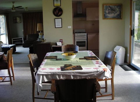 The Folly Holiday Home - Kempsey Accommodation 4