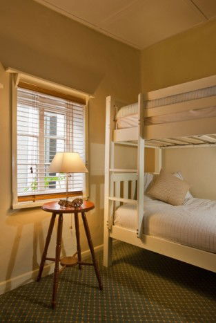 Stirling House - Kempsey Accommodation 4