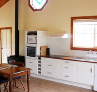The Old Oak Bed and Breakfast - The Shearing Quarters - Kempsey Accommodation