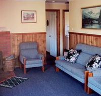 Lake Yalleena Holiday Cabins - Kempsey Accommodation