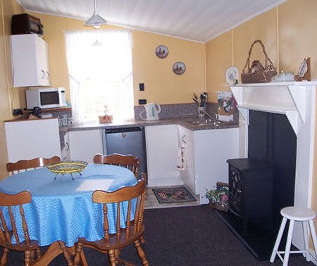 Hurlfield Farm Cottage - Kempsey Accommodation 5