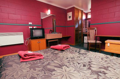 Queenstown Motor Lodge - Kempsey Accommodation 1