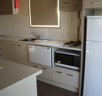 Bowlo Holiday Cabins - Kempsey Accommodation