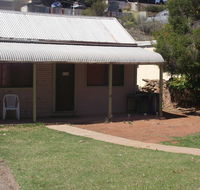 Aly's Cottage - Kempsey Accommodation