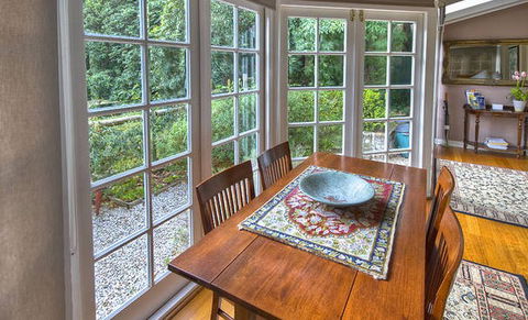 Bridal Falls Cottage - Kempsey Accommodation 3