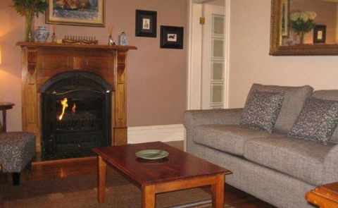 Bridal Falls Cottage - Kempsey Accommodation 4