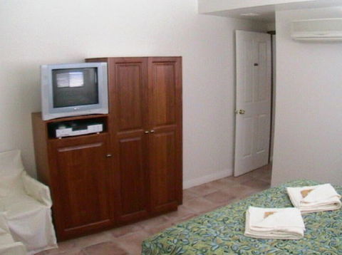 R & R @ Woodgate Beach - Kempsey Accommodation 1