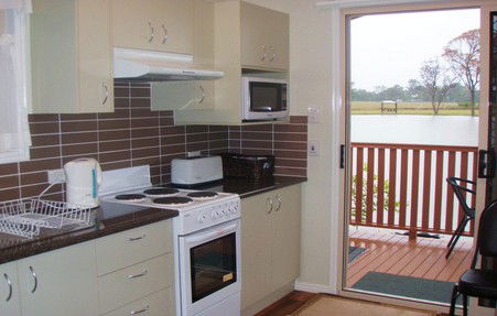 Flame Lily Adventures - Kempsey Accommodation 2