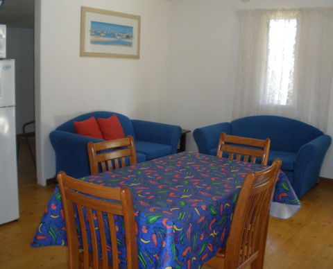Cosy Cottages Amity Point - Kempsey Accommodation 3