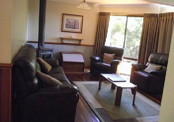 Jacky Winter - Holiday Home - Kempsey Accommodation 1