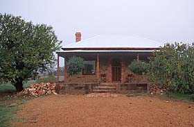 York Cottages - Kempsey Accommodation 0