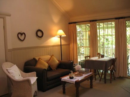 Harrow Cottages - Kempsey Accommodation 3