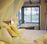 Lake Weyba Cottages - Kempsey Accommodation