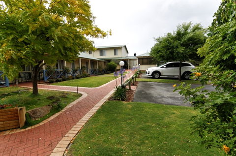 Park Avenue Holiday Units - Kempsey Accommodation 0