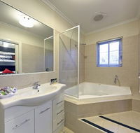Comfort Inn And Suites Georgian Albury - Kempsey Accommodation