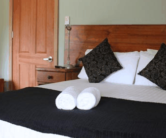 Tullah Lakeside Chalets - Kempsey Accommodation