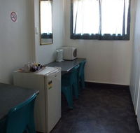 Cool Palms Motel