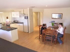 Copper Cove Holiday Villas - Kempsey Accommodation 0