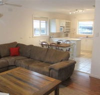 Rosebud Beach House on Kennington - Kempsey Accommodation