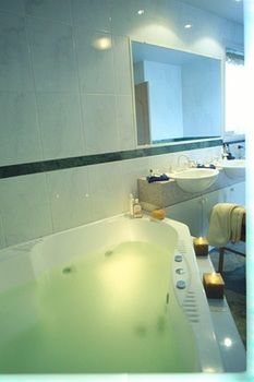 Best Western Plus The Tudor-Box Hill - Kempsey Accommodation 9