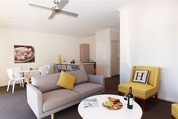 H Boutique Hotel - Kempsey Accommodation 3