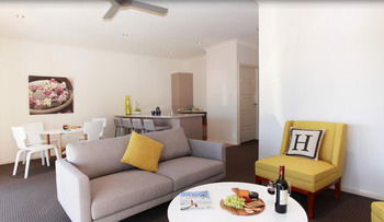 H Boutique Hotel - Kempsey Accommodation 26
