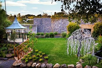 Elizabethan Lodge - Kempsey Accommodation 6