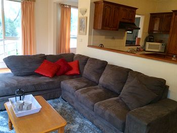 Australian Home Away @ Doncaster Grange Park - Kempsey Accommodation 17