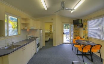 Alex Beach Cabins - Kempsey Accommodation 13