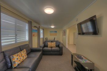 Alex Beach Cabins - Kempsey Accommodation 14