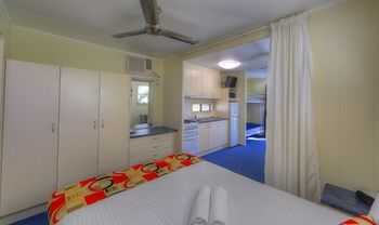 Alex Beach Cabins - Kempsey Accommodation 26