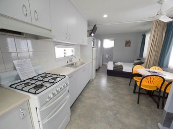Alex Beach Cabins - Kempsey Accommodation 32