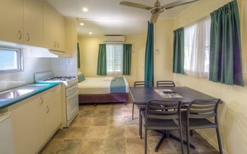 Alex Beach Cabins - Kempsey Accommodation 36