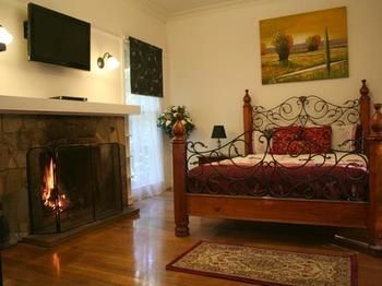 Tudor Cottages Mt Dandenong - Kempsey Accommodation 3