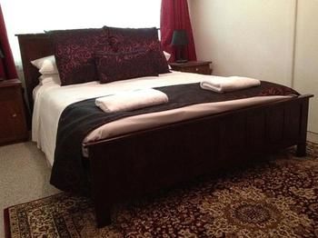 Tudor Cottages Mt Dandenong - Kempsey Accommodation 5