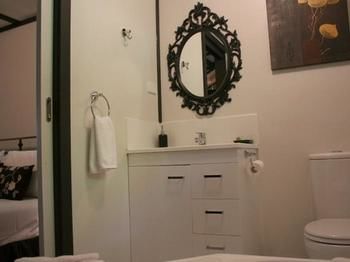 Tudor Cottages Mt Dandenong - Kempsey Accommodation 8