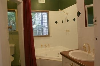 Tudor Cottages Mt Dandenong - Kempsey Accommodation 12