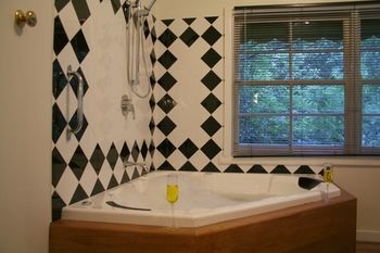 Tudor Cottages Mt Dandenong - Kempsey Accommodation 14