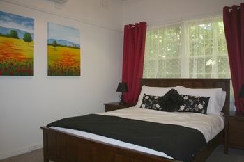 Tudor Cottages Mt Dandenong - Kempsey Accommodation 16