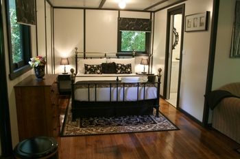 Tudor Cottages Mt Dandenong - Kempsey Accommodation 17