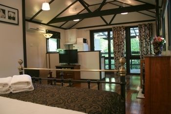 Tudor Cottages Mt Dandenong - Kempsey Accommodation 19